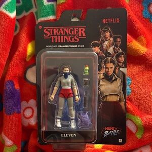 Netflix Stranger Things hunt and battle Eleven Action Figure RARE HARD TO FIND